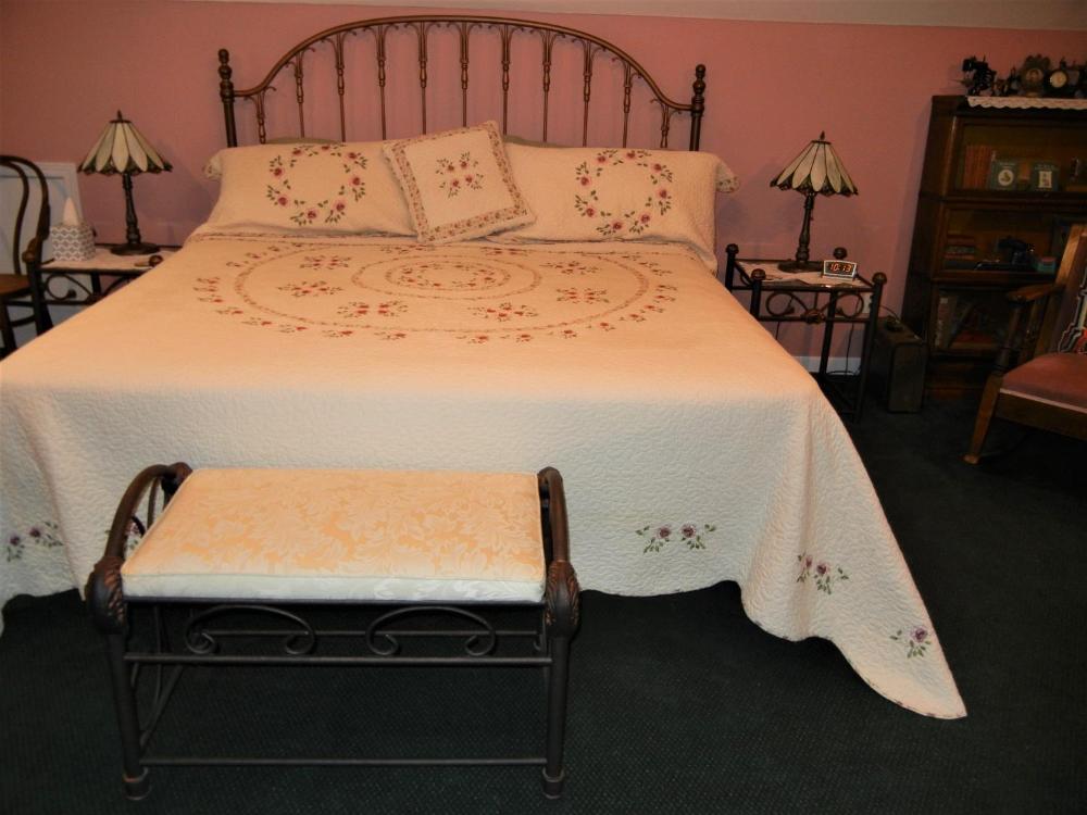 Deluxe Double Room with Shower interior